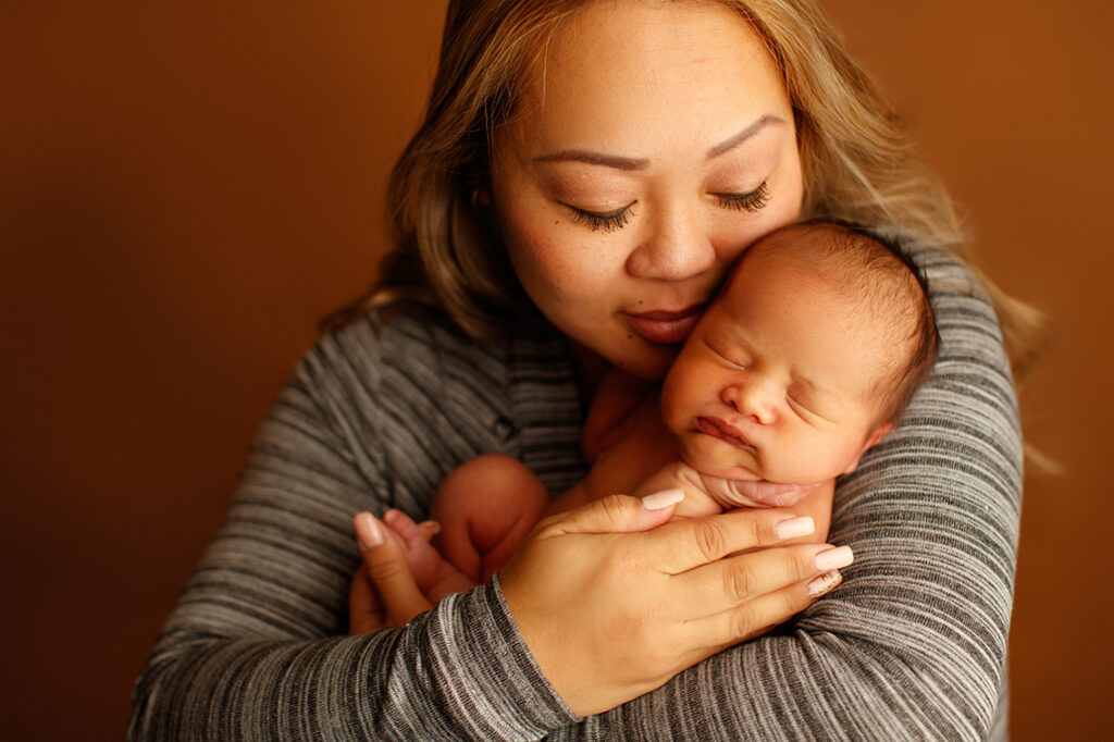 mother and newborn baby Occoquan newborn session