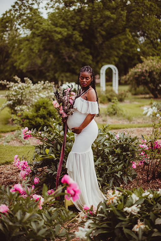 outdoor rose maternity session, Virginia