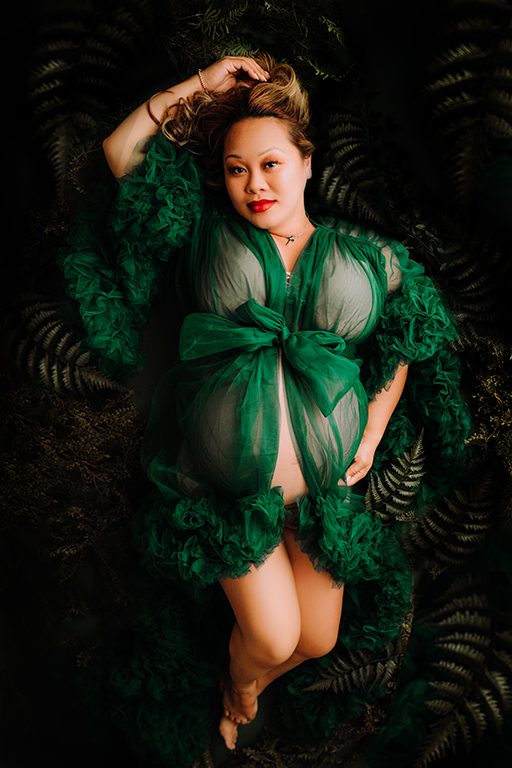 maternity session in stunning green gown, Tysons Corner