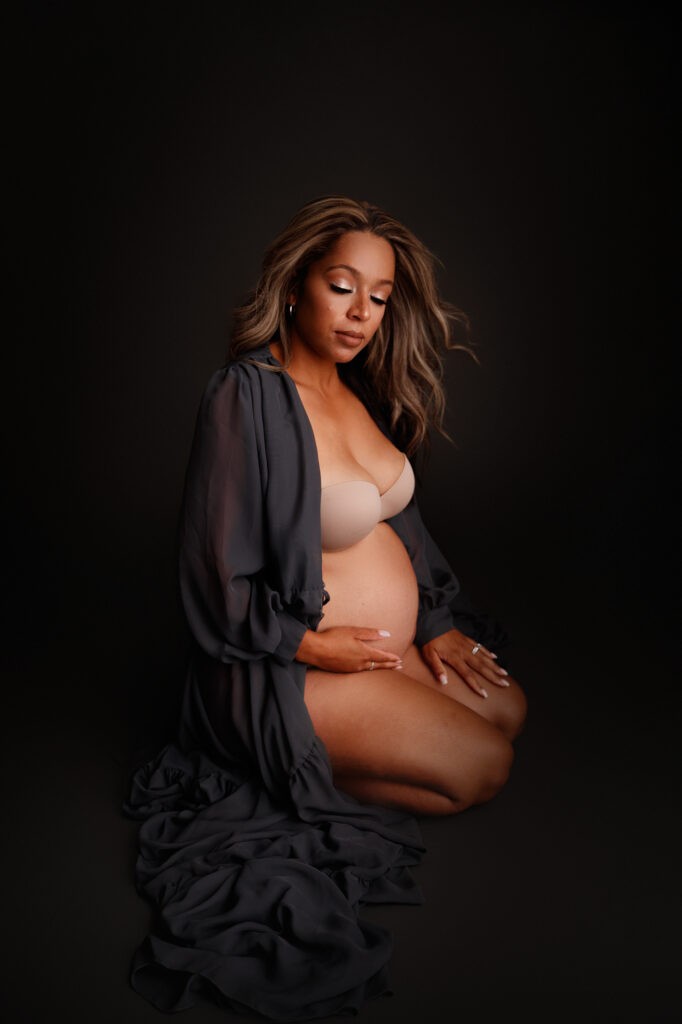 dramatic maternity photos, studio