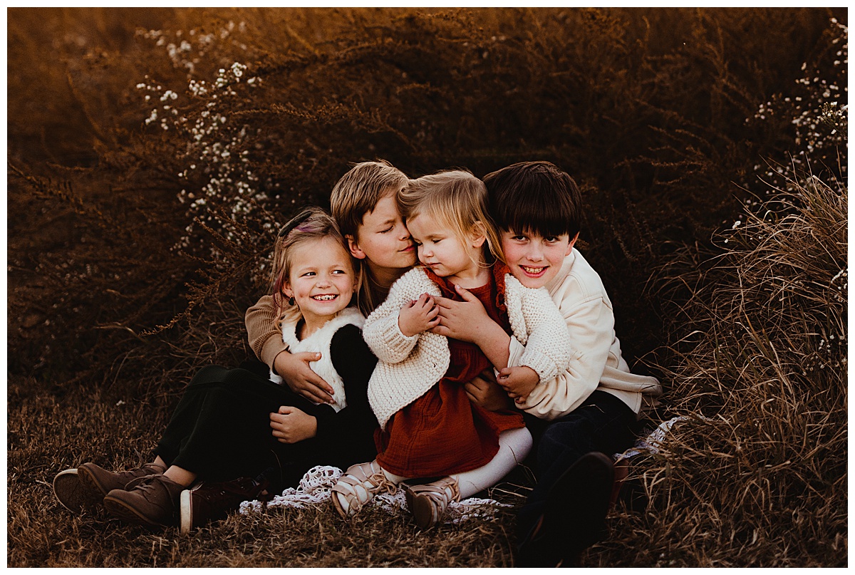 Little kids snuggle close for Norma Fayak Photography