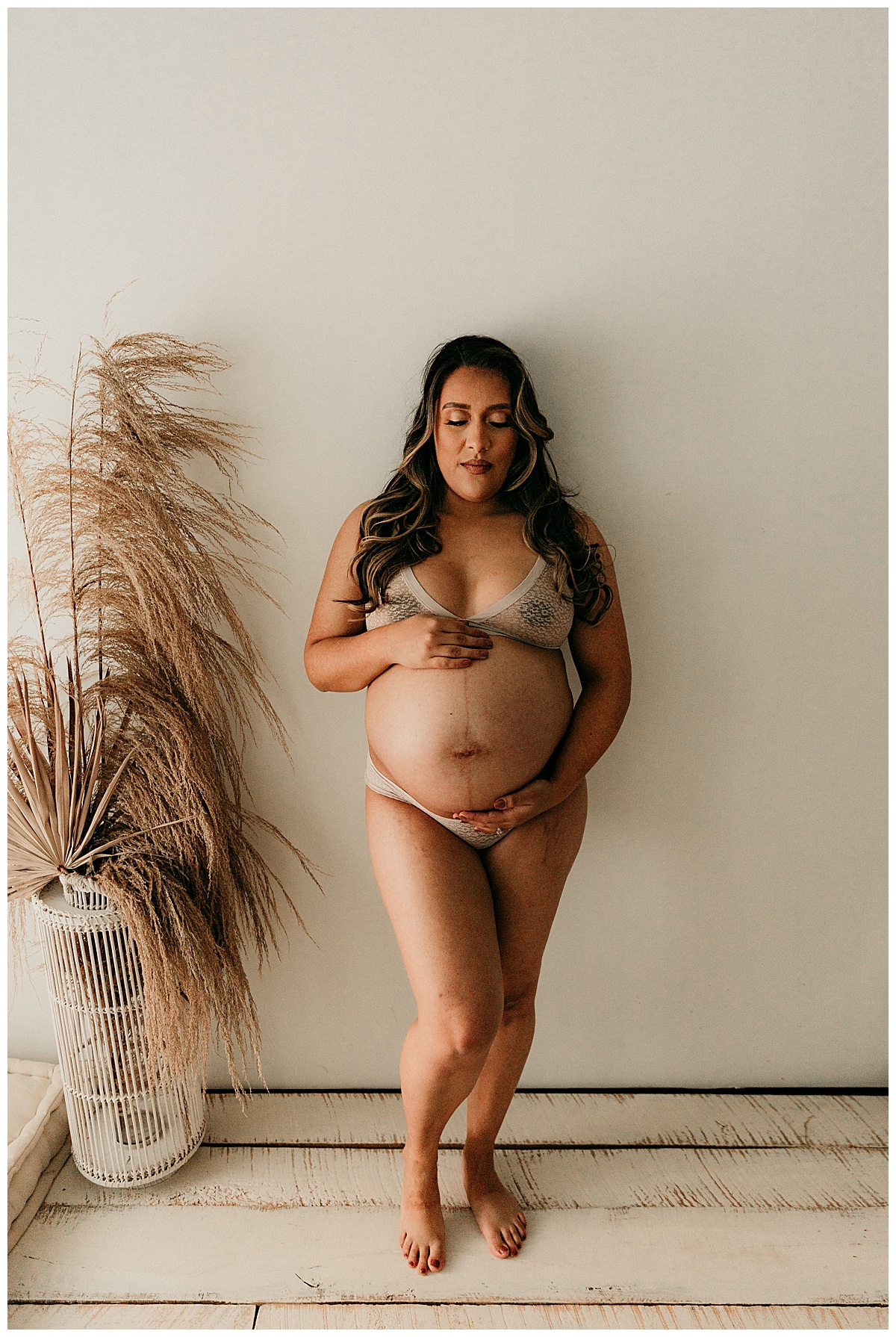 Mama holds pregnant belly for Norma Fayak Photography