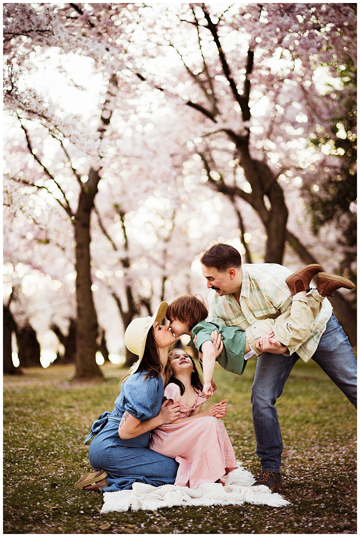 Kids and parents sit down together for Virginia Family Photographer