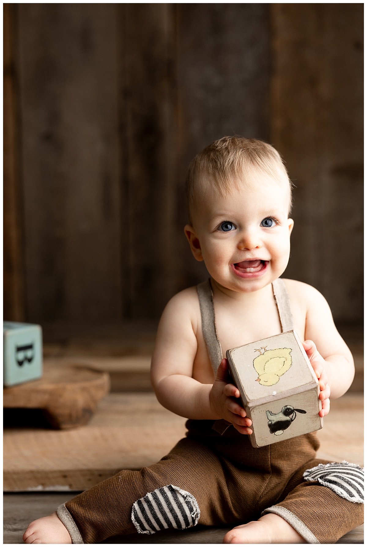 Young boy holds blocks for Norma Fayak Photography