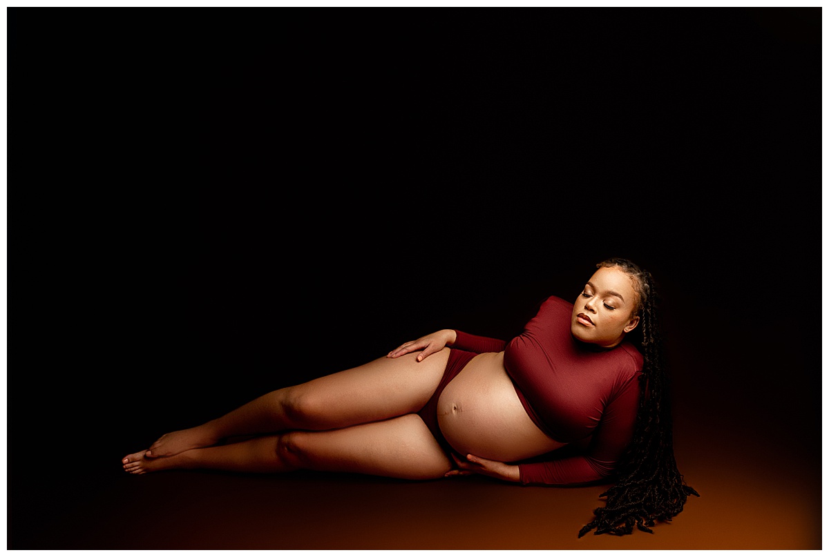 Mom lays on her side for Virginia maternity photographer.